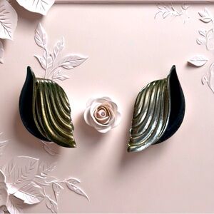 pretty! Vintage silver, and black clip on leaf earrings